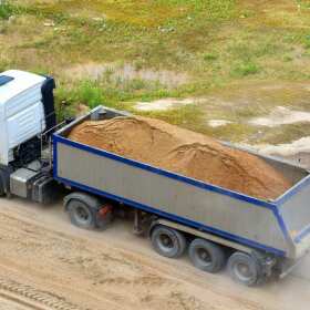 Transport materiałów sypkich - co to, na czym to polega? Transport specjalistyczny Olespol