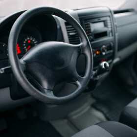 Awarie układu kierowniczego – kiedy udać się do mechanika? Dr Mechanik Auto Serwis