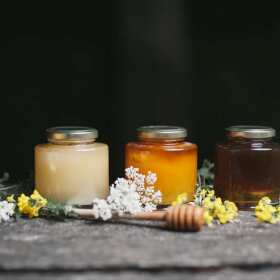 Sklep Znachor: Słodkie sekrety - odkrywamy różnorodność miodów z pasieki