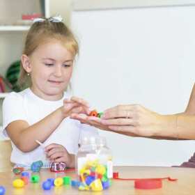 Reha-Sens w Jędrzejowie: Na czym polega terapia integracji sensorycznej?