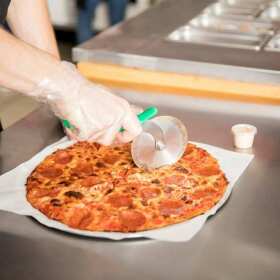 GP Production: Stoły chłodnicze do pizzy - jak wybrać odpowiedni model dla swojej pizzerii?