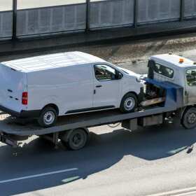 Lmt Transport: Autolaweta czy platforma najazdowa? Porównanie usług transportowych