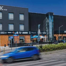 Dom handlowy - jakie są zalety korzystania ze sklepów i usług znajdujących się w ABC Factory?