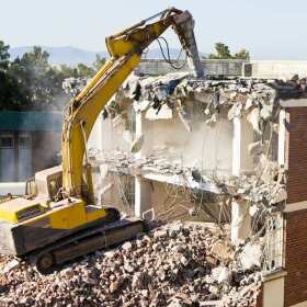 Rozbiórka budynku mieszkalnego krok po kroku z firmą Wyburzacze.eu