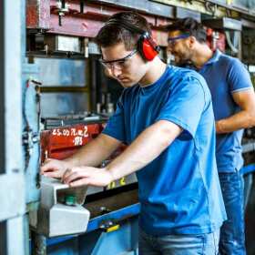 Jakie badania lekarskie są wymagane dla pracowników narażonych na hałas?