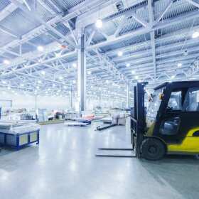 Jakie są rodzaje wózków widłowych, gdzie kupić części do nich, a gdzie je serwisować? 4klift 