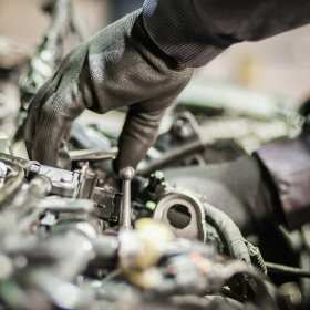 Rękawice metalowe – bezpieczeństwo w pracy