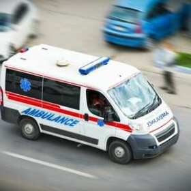 Transport medyczny pacjentów pod aparaturą