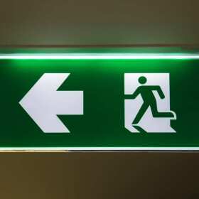 Oświetlenie awaryjne i ewakuacyjne – ABM Alarm Wrocław