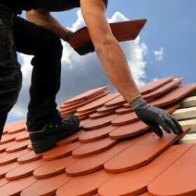 Kładzenie dachówki - kluczowe aspekty i porady