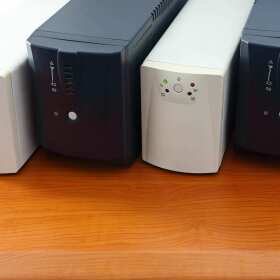 Zasilacze UPS w biurach – Spółdzielnia Pracy ETA