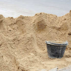 Jakie kruszywa budowlane wykorzystywane są w budownictwie i w pracach ogrodowych?