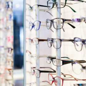 Szkła okularowe z powłoką antyrefleksyjną – Mariusz Koza