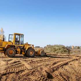 Koparko-ładowarki w budownictwie – klucz do sukcesu