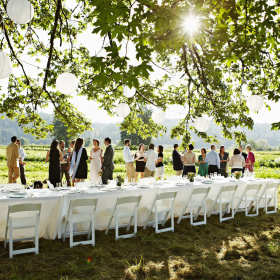 Jak urządzić idealne przyjęcie? Zalety cateringu