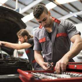 Lakiernik samochodowy w Krakowie – Auto Serwis Pateccy