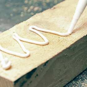 Nowoczesne metody klejenia płyt sosnowych w meblarstwie