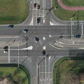 Które miejskie sytuacje najczęściej dezorientują początkującego kierowcę podczas nauki prowadzenia