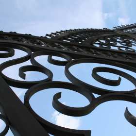 Dlaczego warto stawiać na ogrodzenia ze stali nierdzewnej?