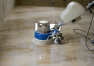 Nowoczesne urządzenia czyszczące – na co zwrócić uwagę przy wyborze szorowarki walcowej?