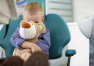 Dziecko u dentysty, czyli dlaczego warto wybrać usługi Famidental