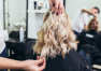 Które kursy warto dodatkowo zrobić po ukończeniu szkoły fryzjerskiej?