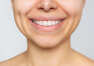 Licówki jako sposób na piękny uśmiech - postaw na uzupełnienia protetyczne oferowane przez Alumina