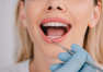 Jak dbać o zęby podczas noszenia aparatu?