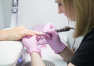 Czy warto chodzić na manicure do salonu?