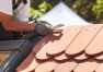 Wybór materiałów do pokrycia dachu – kluczowe informacje