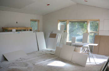 Jak estetycznie wydzielić dodatkowy pokój w mieszkaniu?