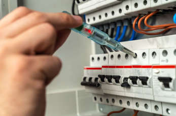 Nowoczesna instalacja elektryczna w domu – co warto wiedzieć przed budową?