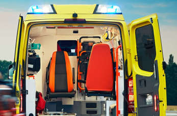 Czym się różni transport sanitarny od medycznego?