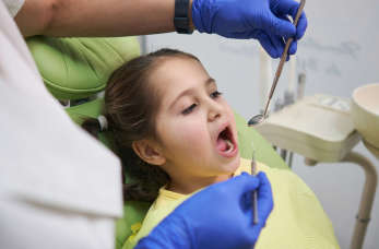 Kompleksowe leczenie stomatologiczne w studiu stomatologicznym Oss-Dent