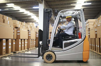 O jakich zaletach możemy mówić w kontekście elektrycznych wózków widłowych?