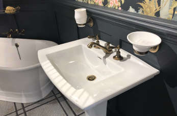 Stylowe wykańczanie pomieszczeń – biały montaż i zdobienie ścian