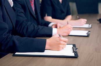 Sprzedaż lokalu mieszkalnego pod okiem notariusza – o czym należy pamiętać?