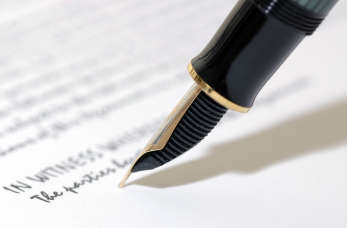 Poświadczenie podpisu – jak i po co się je przeprowadza?