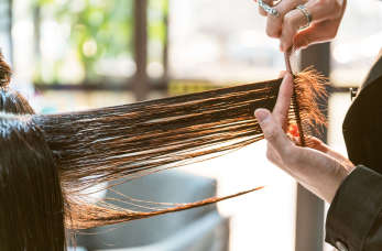 Zadbaj odpowiednio o swoje włosy – Salon Fryzur Wilczek