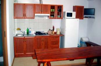 Czy nocleg w hotelu pracowniczym może być przychodem dla pracownika?