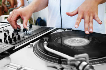 Każda impreza jest dobra, aby zatrudnić DJ'a!