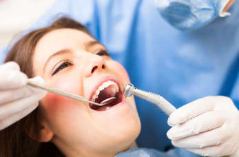 Na czym polega przegląd stomatologiczny zębów?