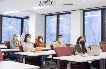 Kompleksowe szkolenia z zakresu BHP oraz ochrony przeciwpożarowej oferowane przez firmę Alfa Usługi BHP i P POŻ Barbara Jabłońska