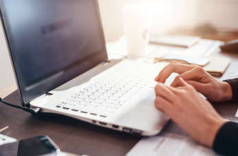 Tłumaczenia specjalistyczne i uwierzytelnione z języka angielskiego z tłumaczem przysięgłym Ewą Piasecką