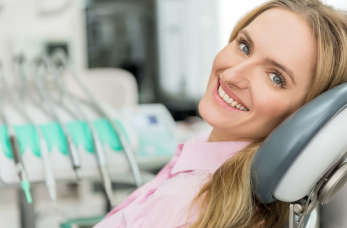 Przegląd jamy ustnej w gabinecie stomatologicznym MPG-DENT