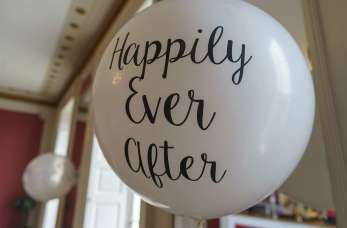 Balony z helem jako ciekawy element oprawy weselnej