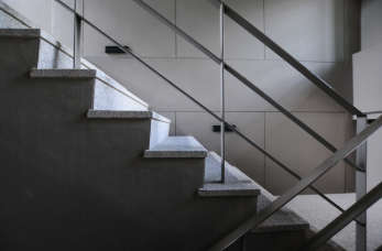 Firma Starf oferuje renowację powierzchni z kamienia naturalnego