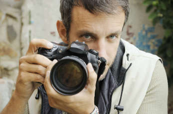 Robienie ładnych zdjęć dzięki akcesoriom z firmy Czarno-Białe Specjalistyczny sklep fotograficzny