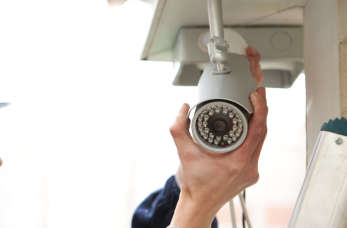 Firma Żaba zajmuje się profesjonalną instalacją alarmów i monitoringu