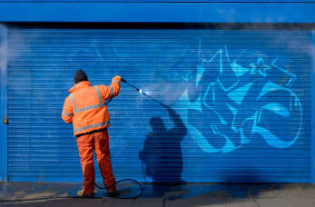 Szybkie i skuteczne usuwanie graffiti przez firmę Centrum